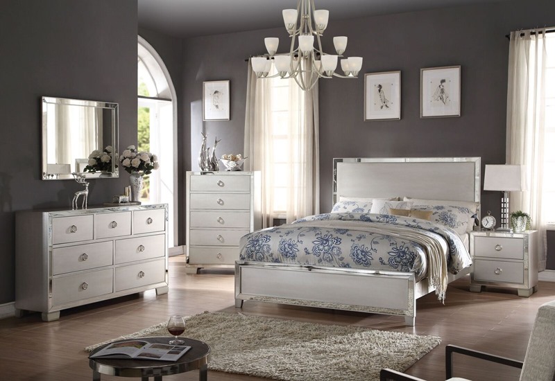 Voeville II Bedroom Set in Platinum