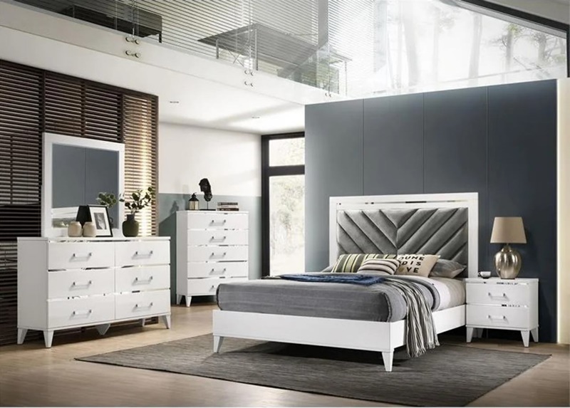 Chelsie Bedroom Set in White