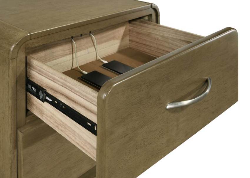 Amsbury Warm Nutmeg Modern 5-Piece Queen Bedroom Set