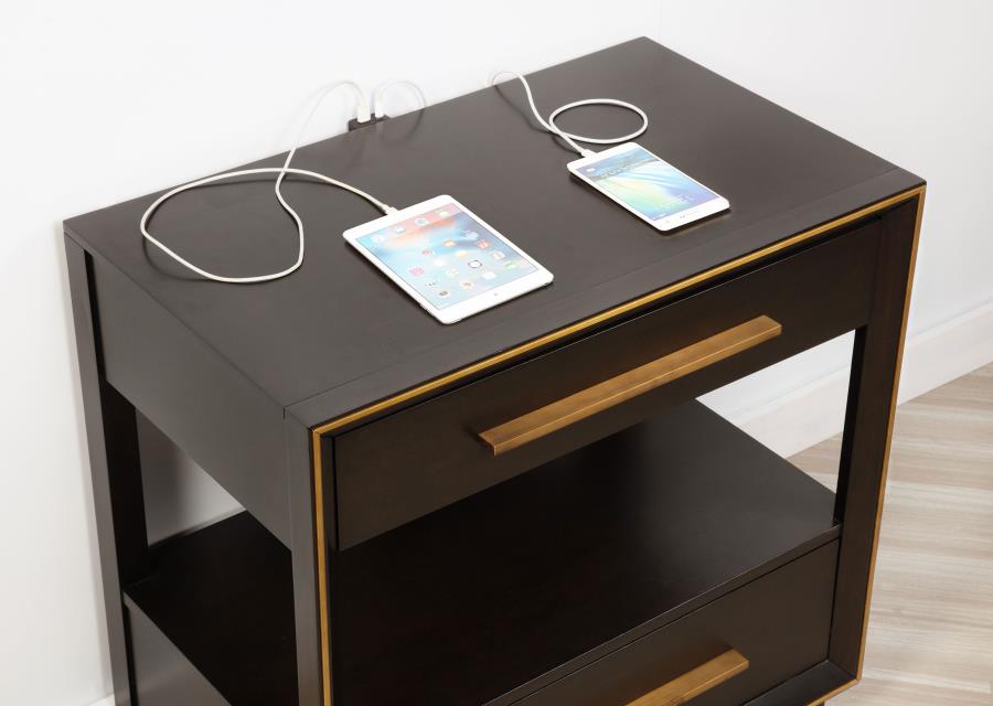 Durango Retro Inspired Bedroom Set in Peppercorn