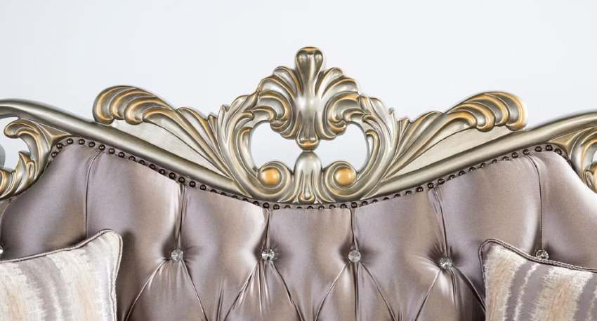 Albacete European Traditional Sofa Set in Purple with Champagne Trim