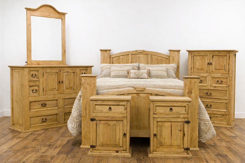 Mansion Western Rustic Bedroom Set in Honey