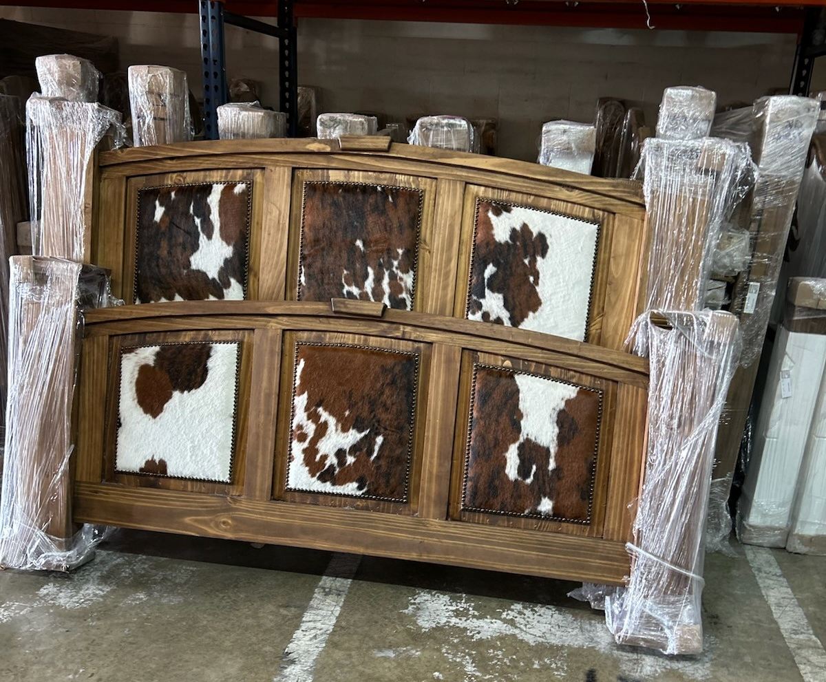 Custom King 5-Piece Mansion Rustic Bedroom Set with Cowhide