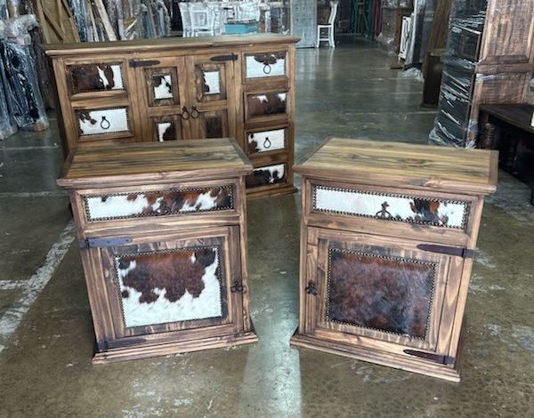 Custom King 5-Piece Mansion Rustic Bedroom Set with Cowhide
