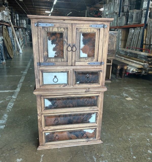 Custom King 5-Piece Mansion Rustic Bedroom Set with Cowhide